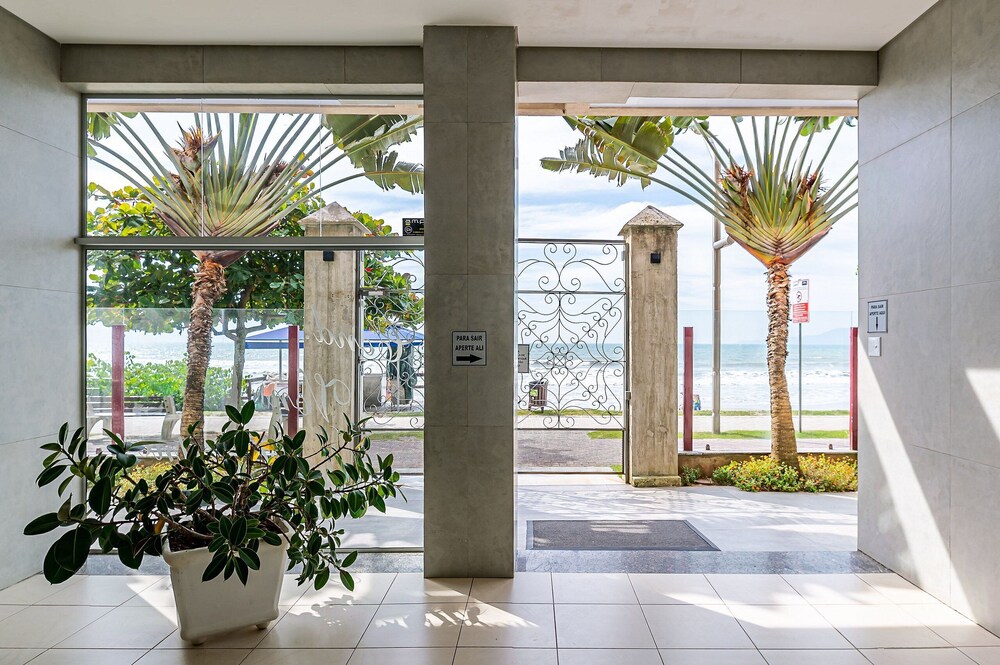 Apt Foot in the Sand sea View in Meia Praia Evb308