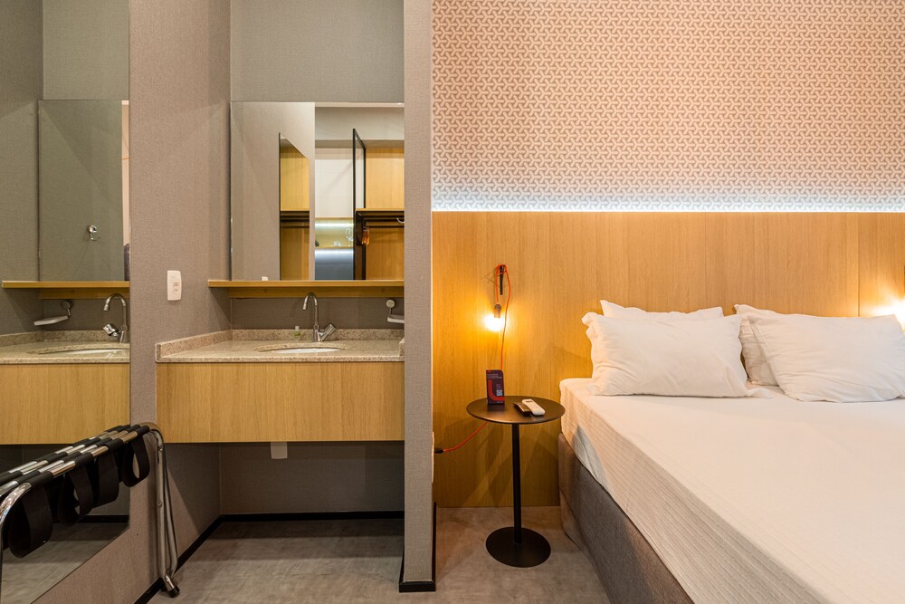 ESD - Studios E-Side By Anora Spaces