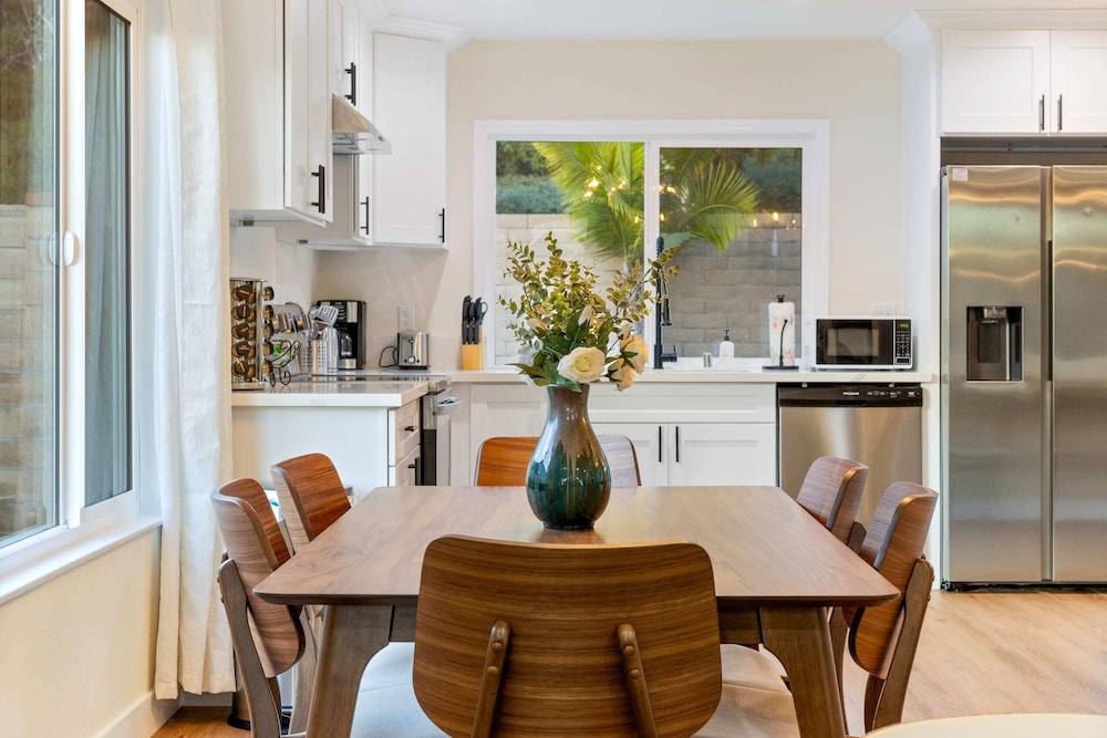 @ Marbella Lane - Cozy Gem Near Nature Trails