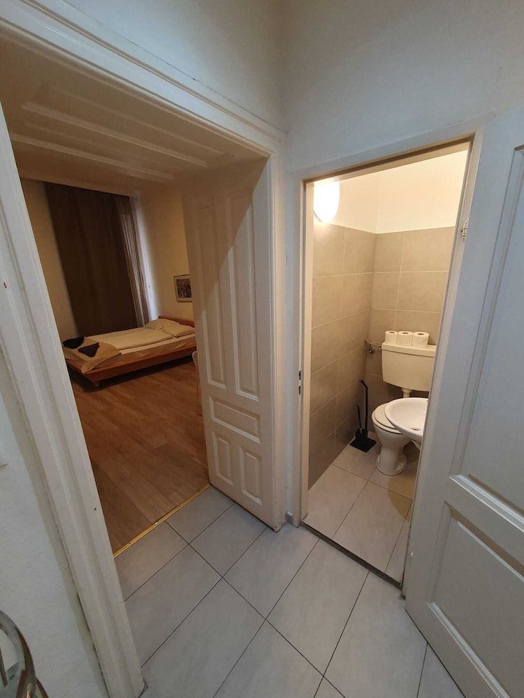 Modern 2BR Apt Near Karlsplatz