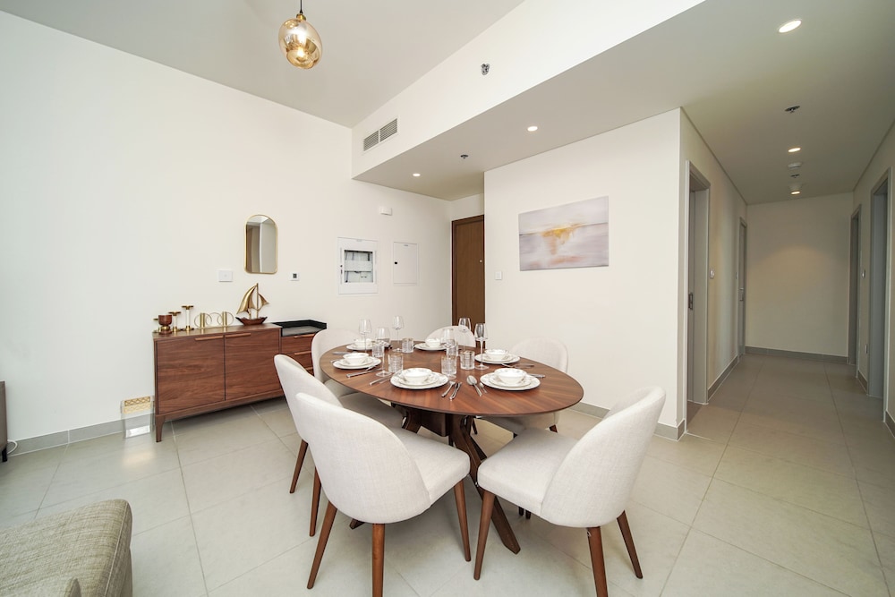PVH - Opulent 2BR in Forte Tower 1