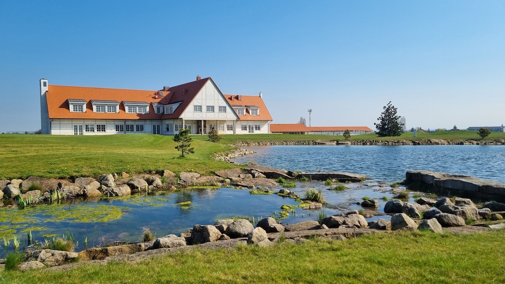 Apartments by Prague City Golf