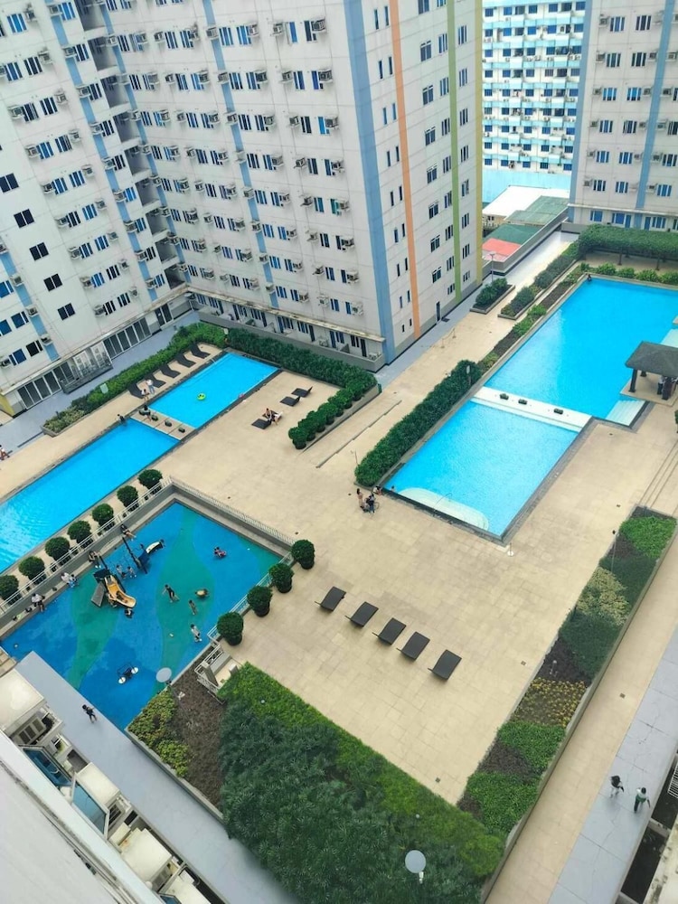 Cozy Studio Unit in Quezon City With Private Pool and City Views