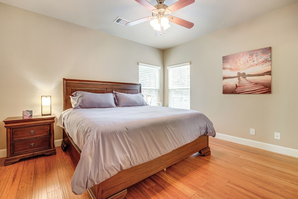 < 1 Mi to Comal Park: Peaceful Duplex w/ Yard!