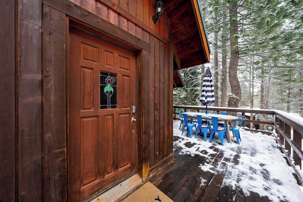 Private Deck, Fireplace, and Ski Access Near Northstar The Lazy Bear