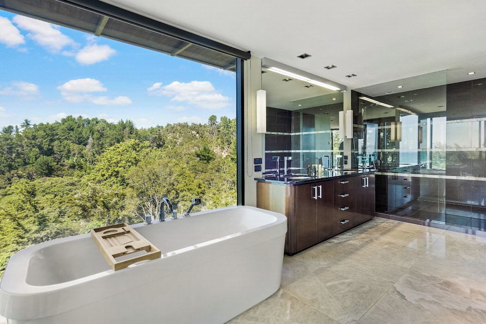 Exclusive Suite - Ocean Views & Beach