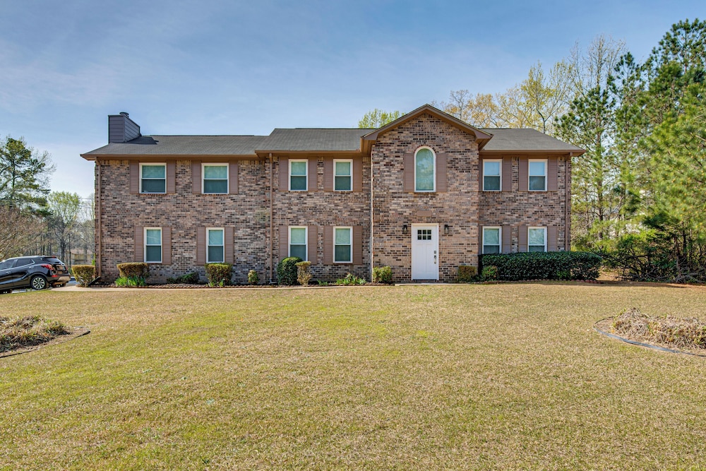Near Gicc & ATL Airport: Modern Townhome!