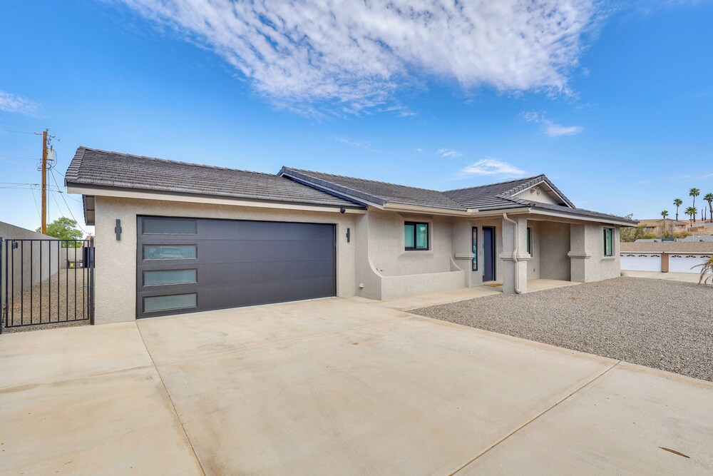 2 Mi to Windsor Beach! Updated, Sleek Family Home
