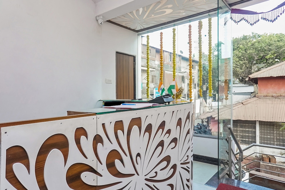 OYO Flagship 26583 Hotel Kohinoor Plaza view 4