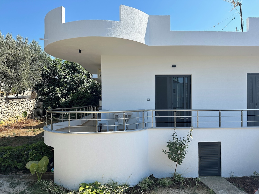 Apartments Meleqi