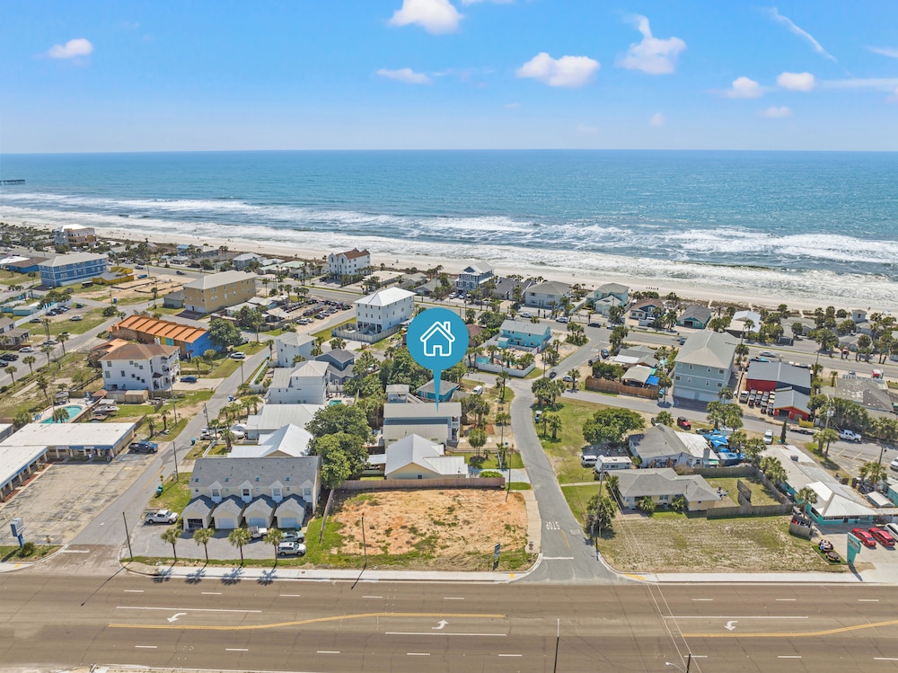 Beach House Spacious 4BR Retreat With Gulf Views & Observation Deck!
