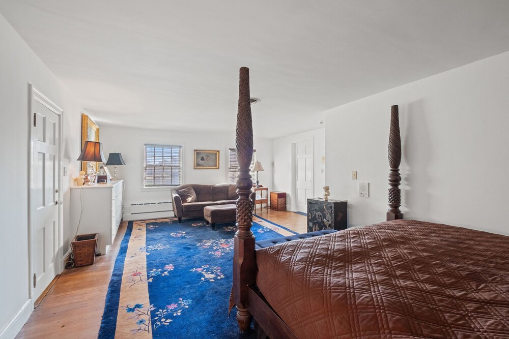 Spacious Dartmouth College Home on Occum Pond
