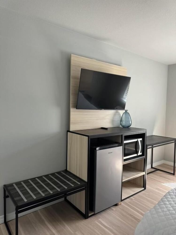 Laurel Vacations - Road House Hotel  RV Park - Property Image 2