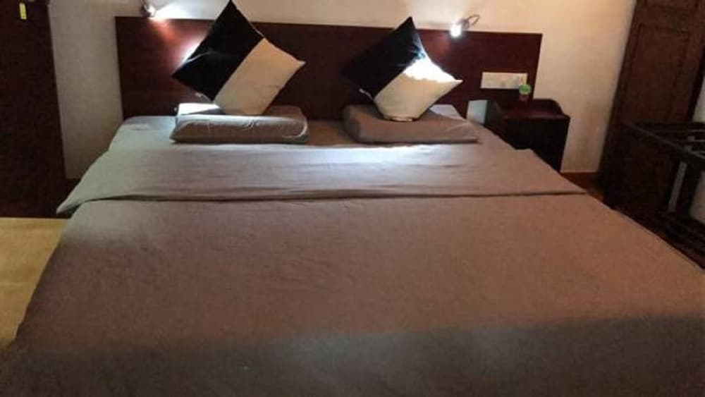 Waves Guest House & Turtle Restaurant