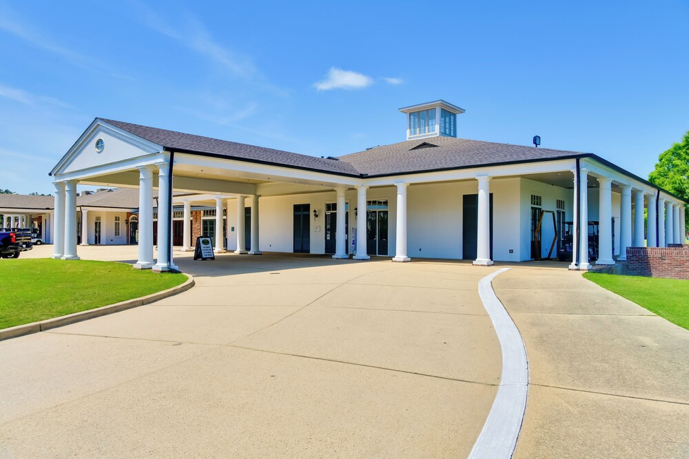 Springfield Studio Rental w/ Golf Course View!