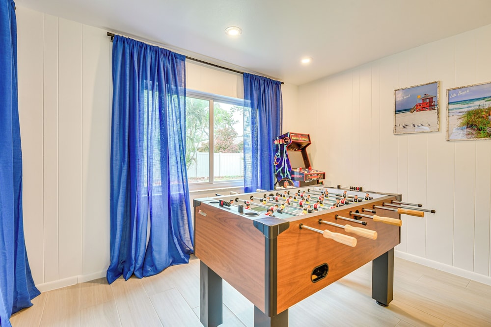 3 Mi to Beach: Spacious Sarasota Home w/ Game Room