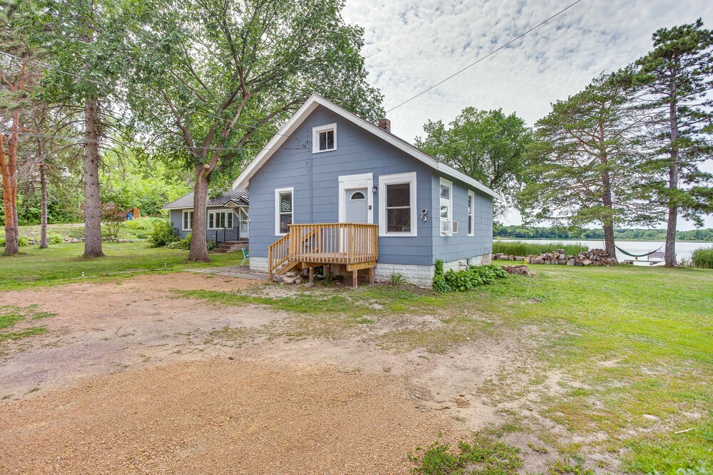 Lakefront Mound Getaway: Near Snowmobiling Trails! view 4