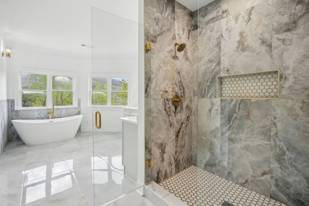 Hot Tub, Decks & 2 Kitchens: Mtn-view Jasper Gem!
