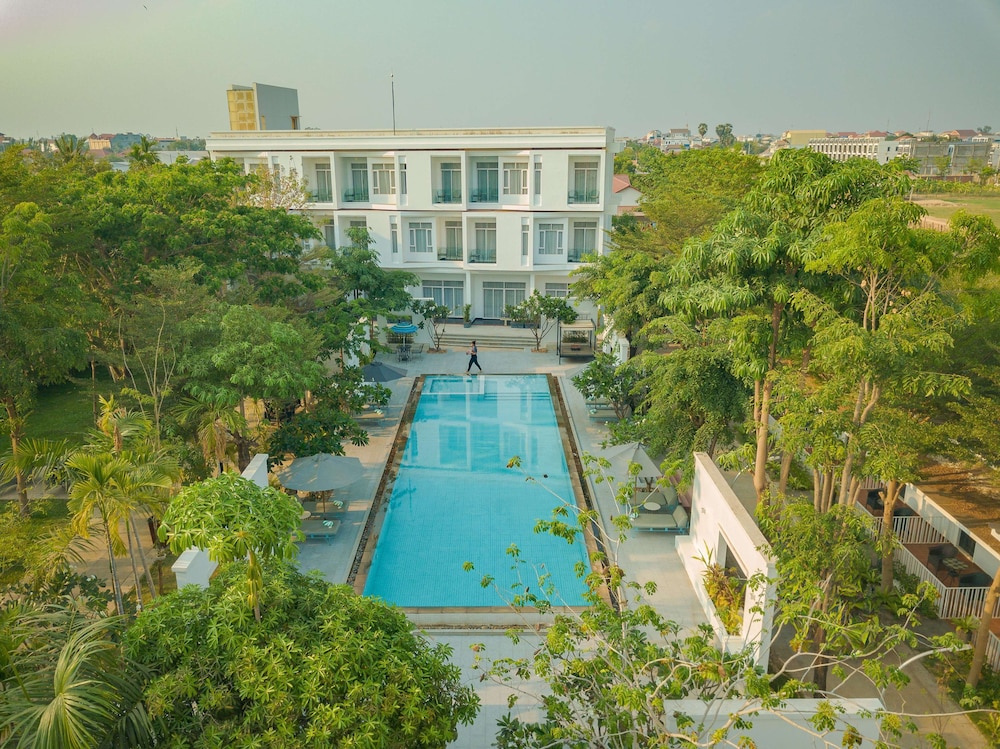 Hotel Elysium Suite - Image 1