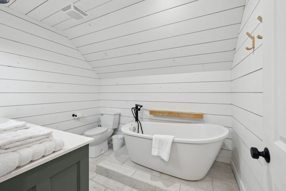 Fox Haven Retreat-modern Cabin-acres of Priv Land