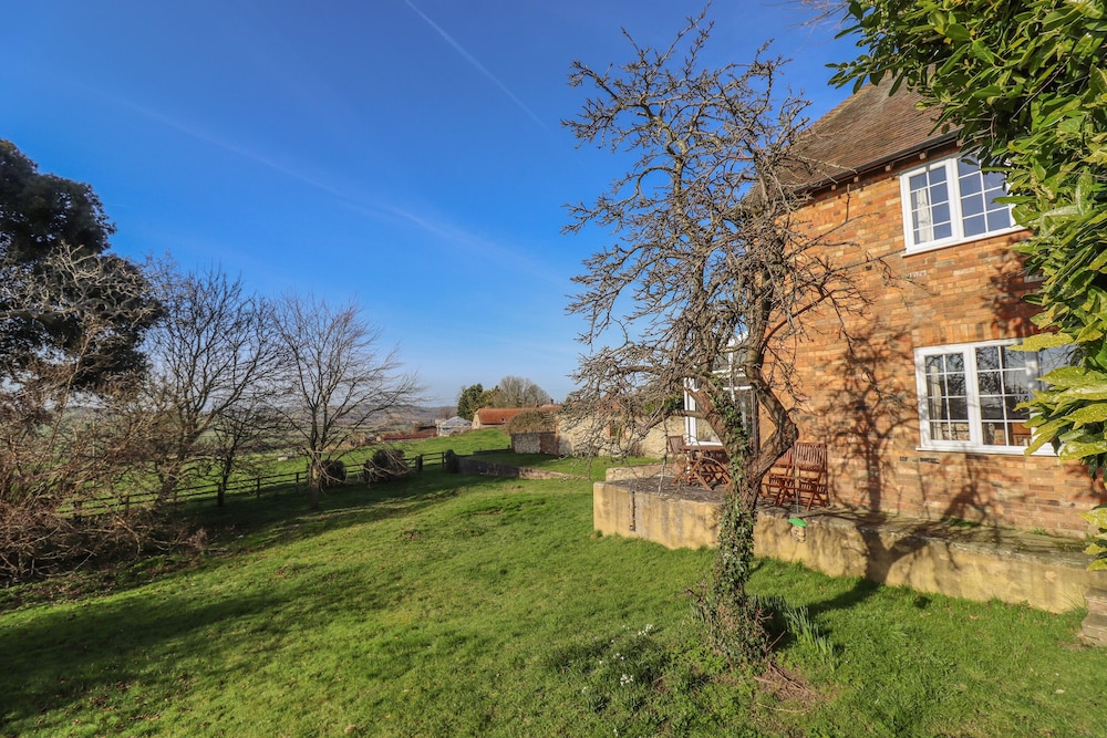 Aylesbury Vacations - Orchard Cottage - Property Image 3