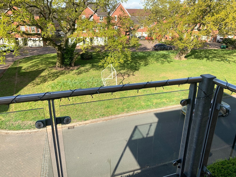 Sleeps 4/6 pet Friendly Parking nr Nec/warwick uni
