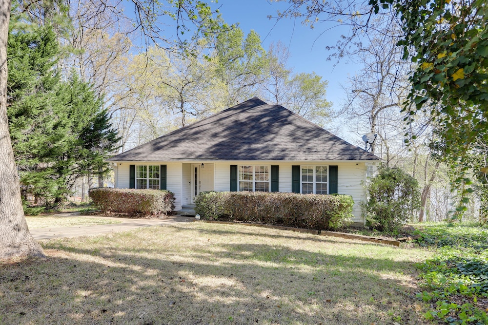 Pet-friendly Milledgeville Home on Lake Sinclair! view 4