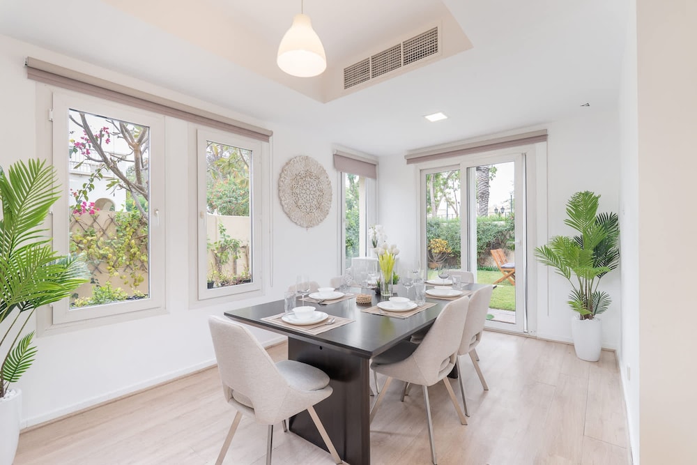 Tranquil 3BR Villa in Springs Community - Sleeps 7