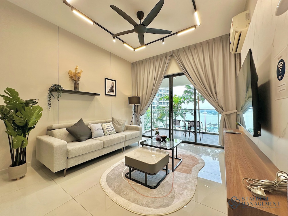 Country Garden Danga Bay Sea View Homestay by Stayrene