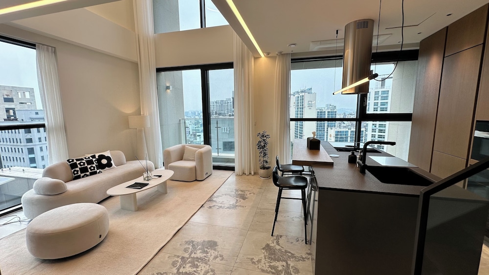 Caelum Black Gangnam Luxury Apt