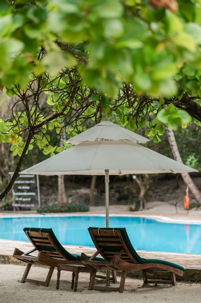 Hakuna Majiwe Beach Lodge