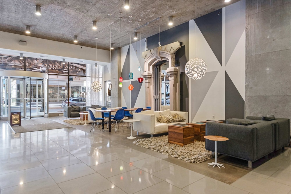 Exclusive 3BR City Views Top Amenities Central
