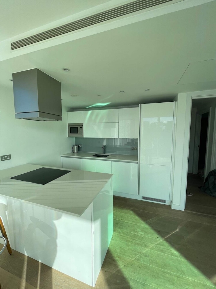 Exquisite 2BD Flat w/ Balcony, Shoreditch!
