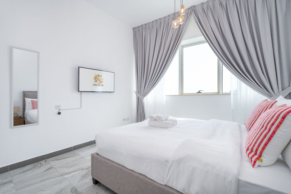 Dubai Marina - Stunning Huge 4 Bedroom Apts Near JBR - Gym - Pool - Parking by Sojo Stay
