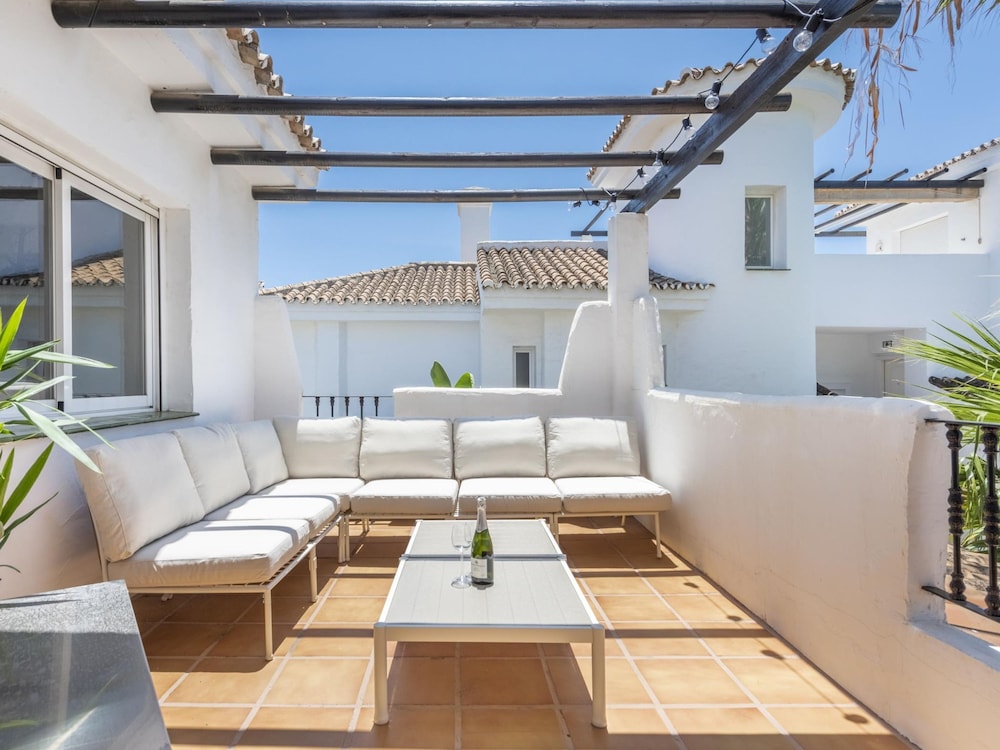 Los Naranjos Beautiful 1 Bedroom Penthouse