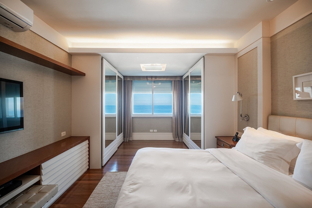 Copacabana – Av. Atlântica | 3 suítes, Vista Mar, 1 min praia de Copacabana - por Casapē Rio