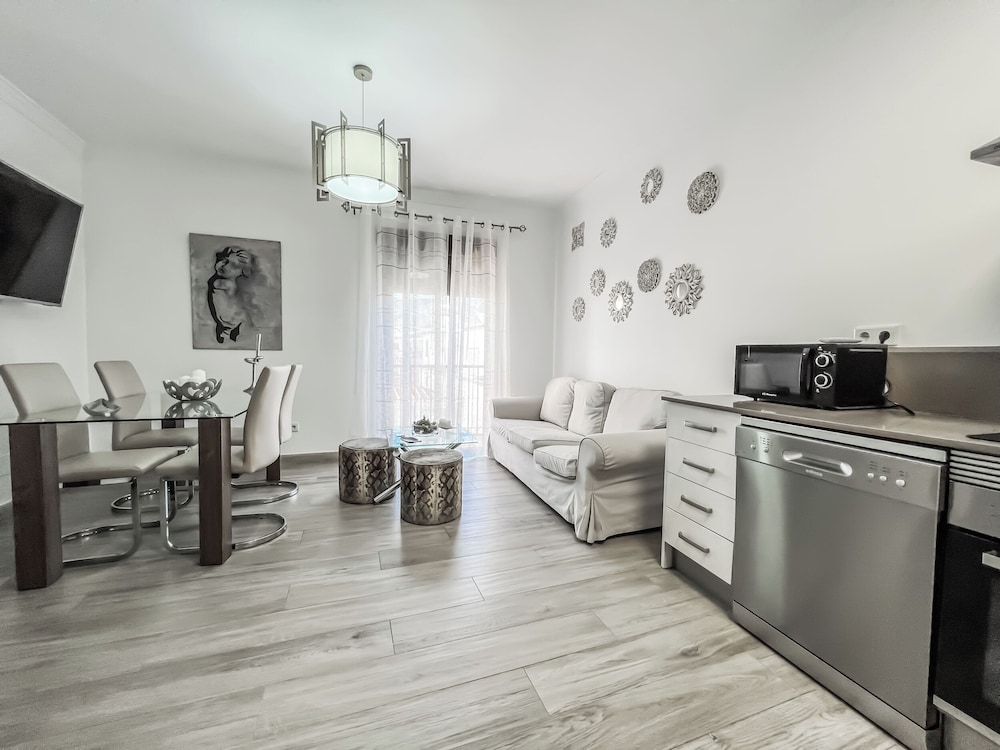 Cd-1382 Two Bedroom Apartment With Terrace