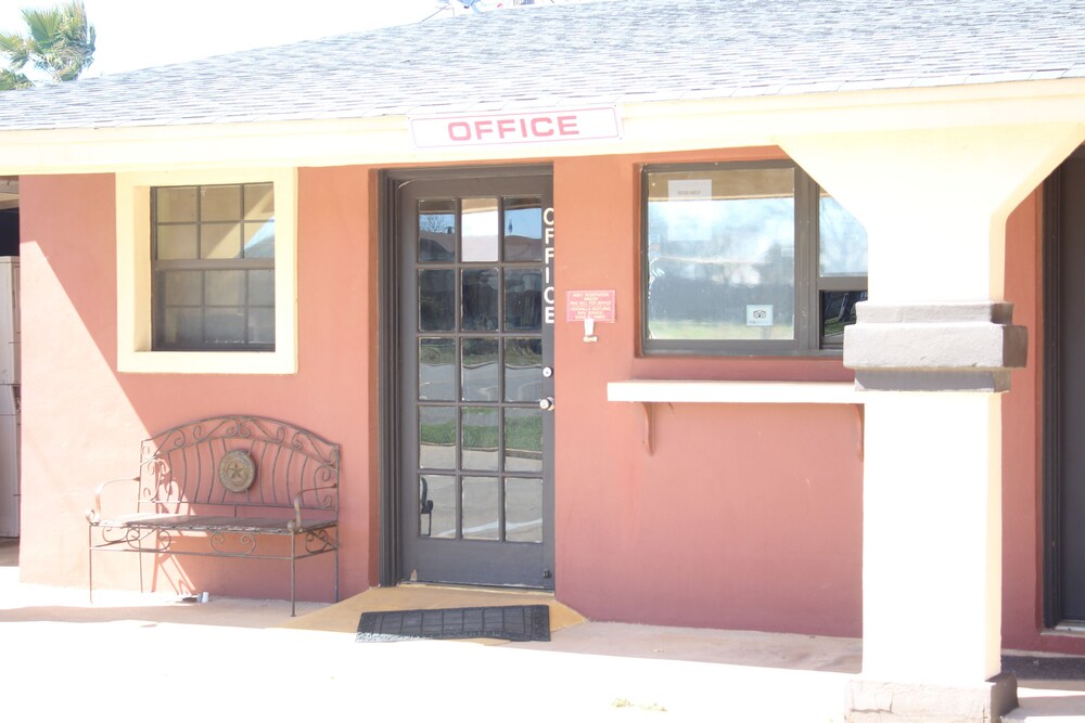 Village Inn Cotulla