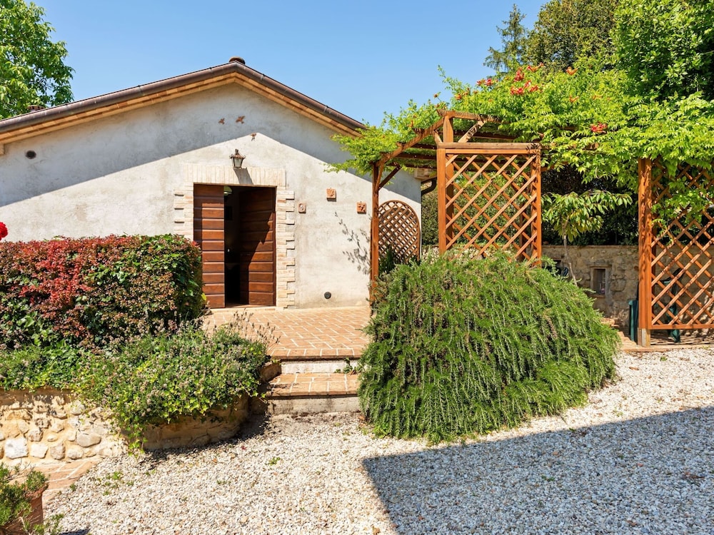Tranquil Stay in the Heart of Umbria