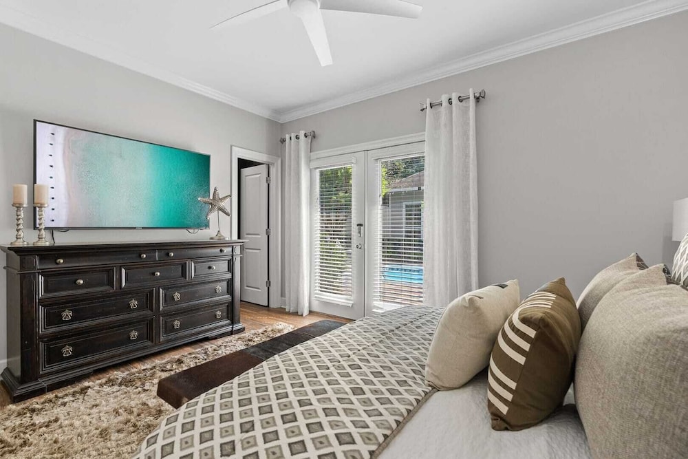 Honey Bee Bungalows by Avantstay Boat Friendly, Pool Access