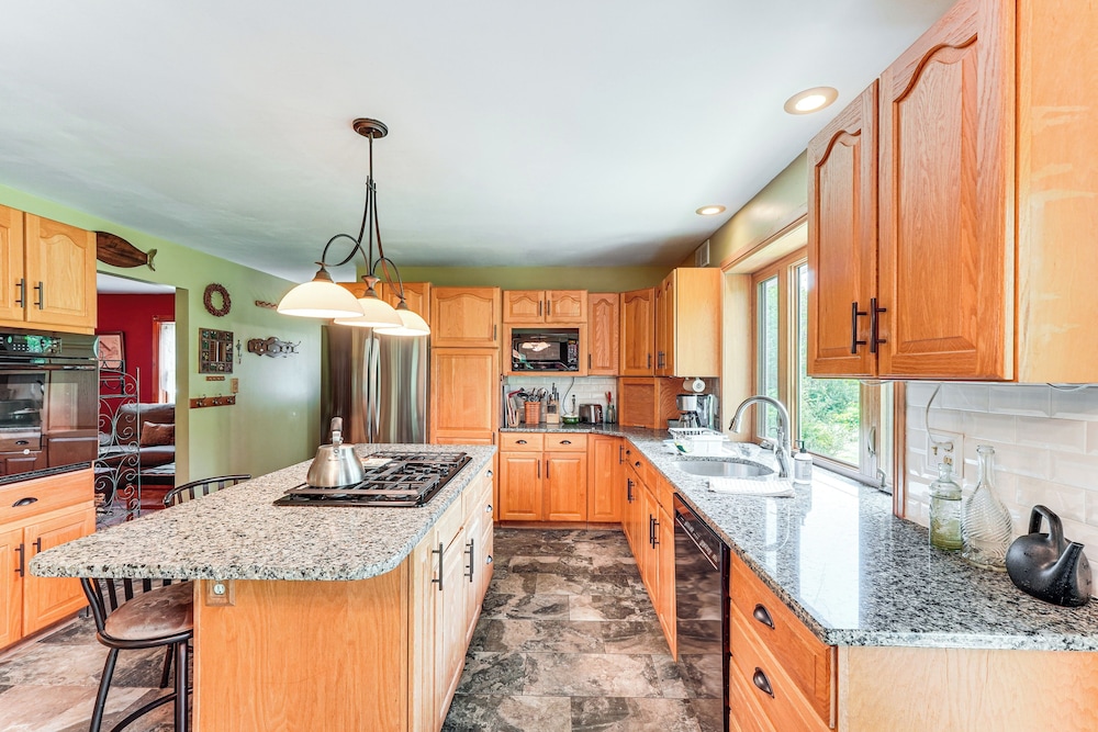 Peaceful Countryside Retreat w/ Yard in Frenchtown
