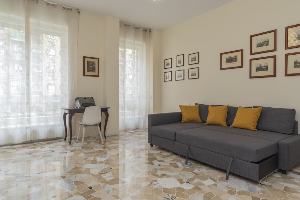 JOIVY Modern 2bed flat with balcony, 250m from M5 Foppa and M2 Sant'Agostino