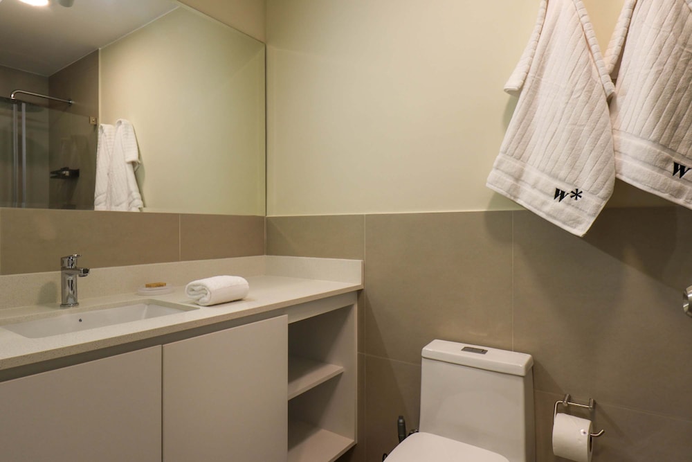 w Glorious 2BR w Perfect Balcony Near Kennedy Park