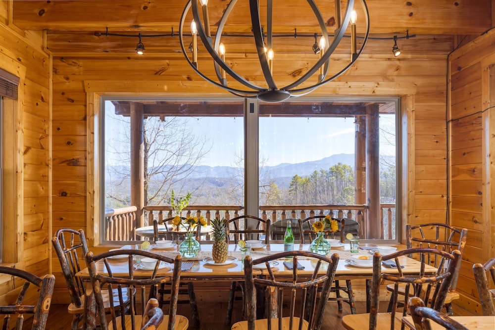 100 Guests Blackthorn Sister Smokies Homes Luxury Mountain Retreat