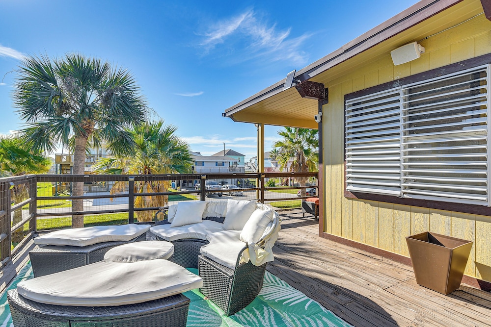 Private Pool, Deck & Patio: Galveston Oasis!