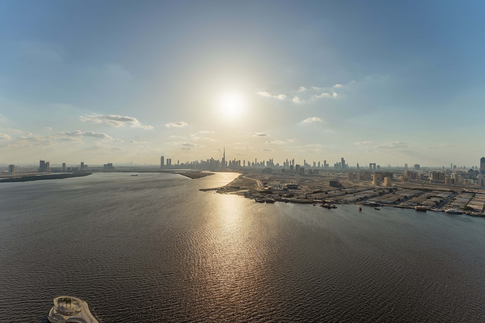 Maison Privee - Trendy Apt on the Creek with Superb Dubai Skyline Vw