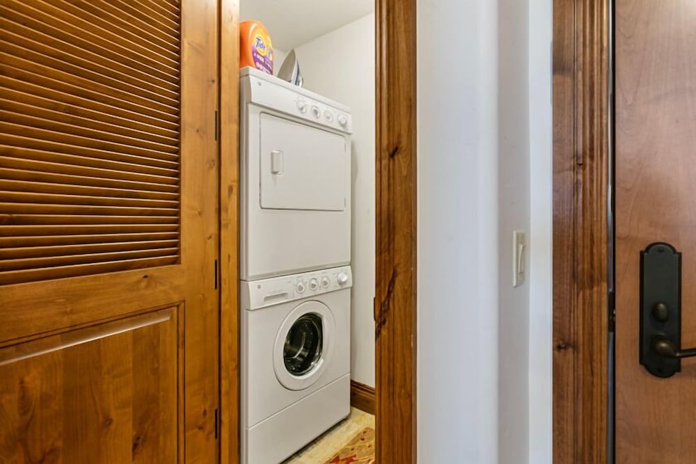 Grand Lodge - 3 Bedroom Deluxe #407 - Ski-in/out 3 Condo