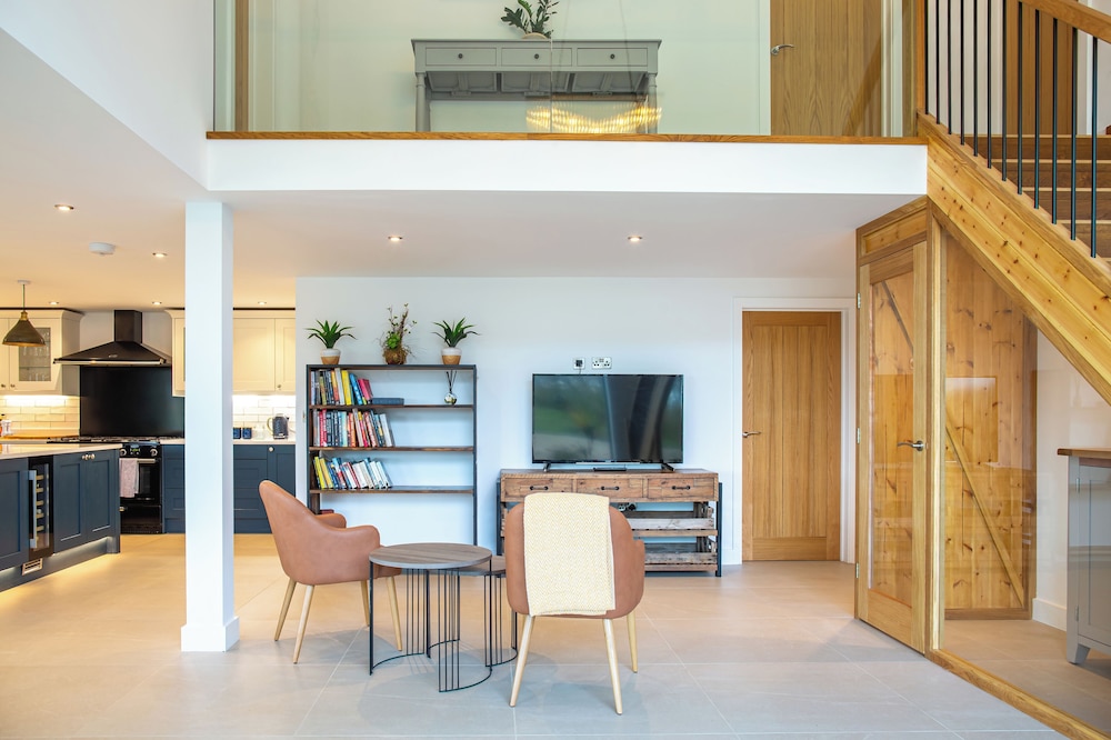 Beautiful Barn Conversion-Escape for 12