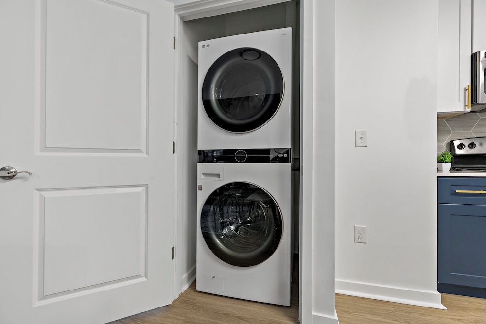 ROVE LIVING/KB - Midtown205
