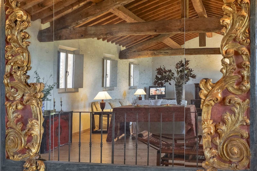 New Historic Tuscany Country House Retreat in a Vineyard Near Siena Villa Chiantissimo